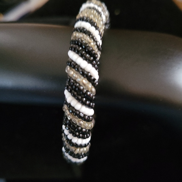 Beaded bangle - Picture 3 of 5